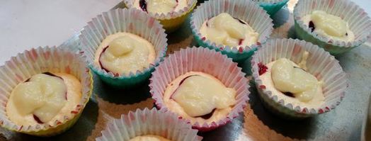 творожные кексики с кремом и джемом. Шаг 8