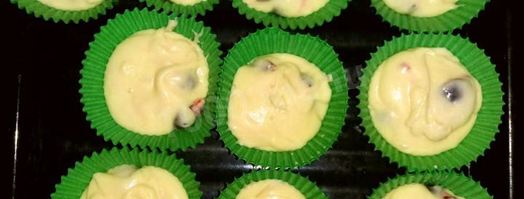 воздушные кексы с вишней. Шаг 8