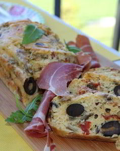 Закусочный кекс с летними овощами, вялеными томатами и белым вином