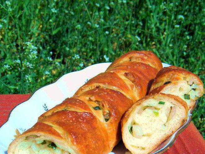 Рецепт багета с салом и зеленым луком