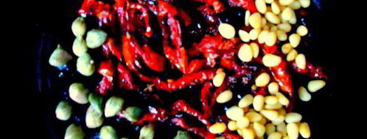 домашний хлебушек с вялеными томатами, кедровыми орешками и каперсами. Шаг 3