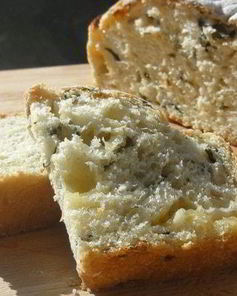 Хлеб домашний со шпинатом, луком и сыром