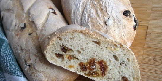 Хлеб с тмином и изюмом