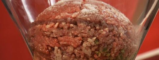 мясной хлеб с яйцом и орехами. Шаг 3