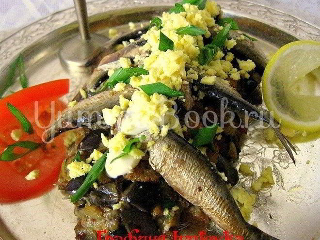 Рецепт шпрот на подушке из хлеба и баклажан