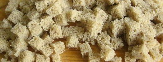 шпроты на подушке из хлеба и баклажан. Шаг 2