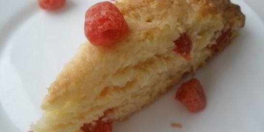 Сконы с вяленой вишней и лимонной глазурью