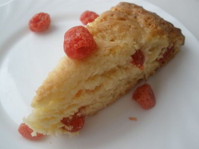 Рецепт сконов с вяленой вишней и лимонной глазурью