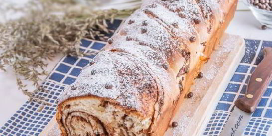 Сладкий хлеб на сыворотке с молочным шоколадом