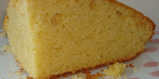 Южный кукурузный хлеб в чугунной сковороде