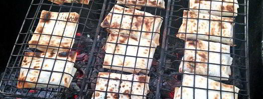 конвертики из лаваша с сулугуни, зеленью и томатами. Шаг 7