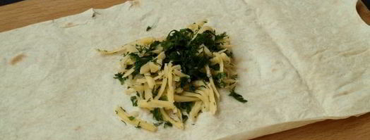 конвертики из лаваша с сыром и зеленью. Шаг 4