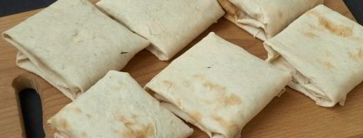 конвертики из лаваша с сыром и зеленью. Шаг 5