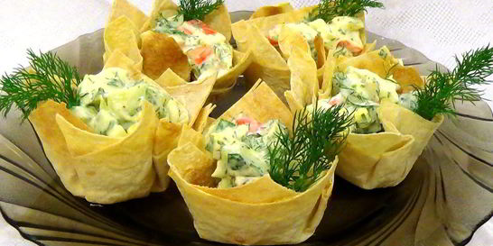 Корзинки из лаваша с салатом