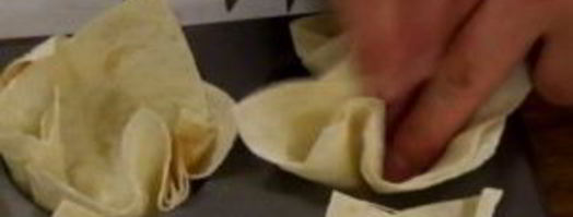 корзинки из лаваша с салатом. Шаг 2