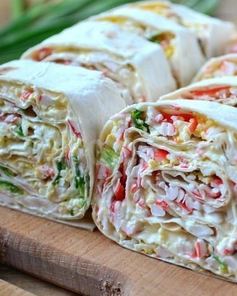 Лаваш с крабовыми палочками яйцами и зеленым луком