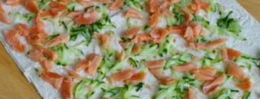 лаваш с красной рыбой и огурцом. Шаг 6