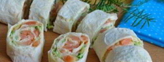 лаваш с красной рыбой и огурцом. Шаг 10