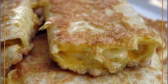 Лаваш с сыром в яйце