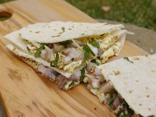 Рецепт лаваша с яйцом, селедкой и зеленью
