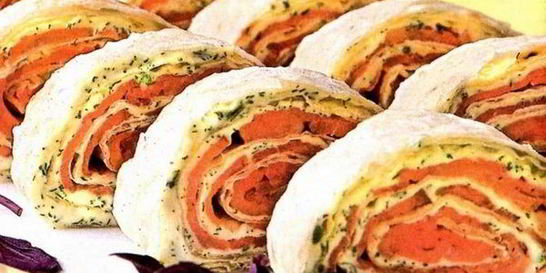 Рулеты из тонкого лаваша с семгой и сыром