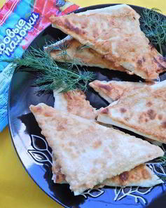 Закуска из крабовых палочек в лаваше, обжаренная