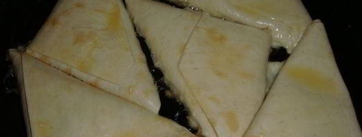 закуска из крабовых палочек в лаваше, обжаренная. Шаг 11