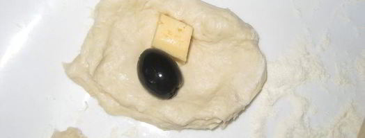 фокачча из шариков с сыром и оливками. Шаг 6