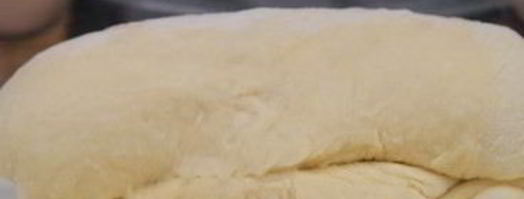 фокачча с луком на дрожжевом тесте. Шаг 3