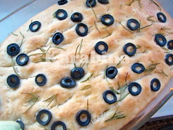 Рецепт фокаччи с маслинами и розмарином
