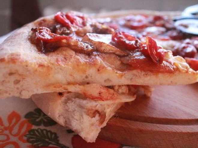 Рецепт фокаччи с помидорами и анчоусами