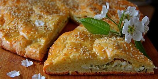 Лепешка из творожного теста с сыром