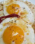 Лепешка с яйцом на завтрак