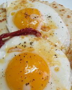 Лепешка с яйцом на завтрак