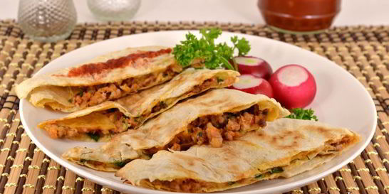 Лепешки из лаваша с мясом и сыром