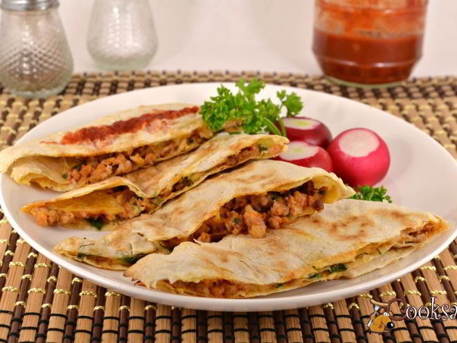 Рецепт лепешек из лаваша с мясом и сыром