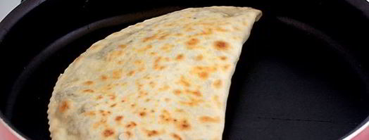 лепешки с начинкой на сковороде. Шаг 14