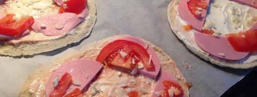 пита с колбасой, сыром и яйцом. Шаг 2