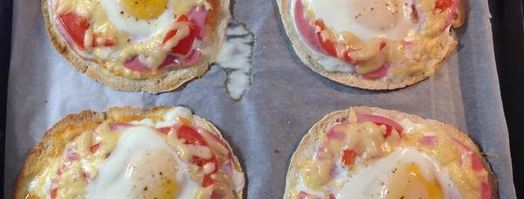 пита с колбасой, сыром и яйцом. Шаг 5