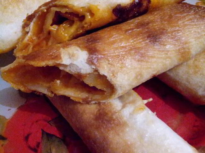 Рецепт тортилий запеченных с сыром и колбасой