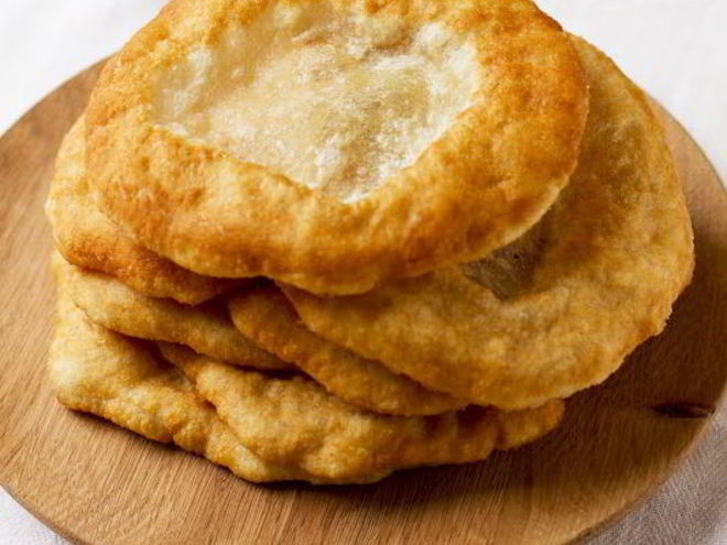 Рецепт венгерского лангоша — дрожжевых чесночных лепешек