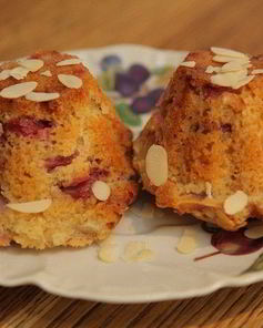 Летние фруктово-ягодные маффины с белым шоколадом