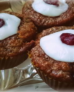 Лимонные маффины с черникой и сушенной клюквой