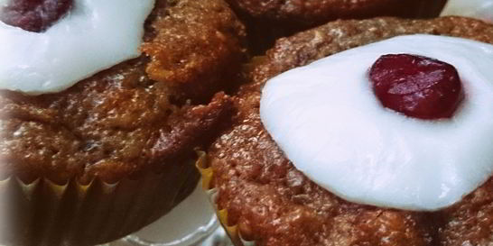 Лимонные маффины с черникой и сушенной клюквой