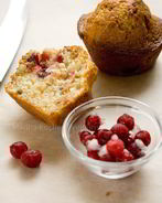 Маффины с фундуком и клюквой