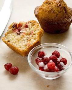 Маффины с фундуком и клюквой