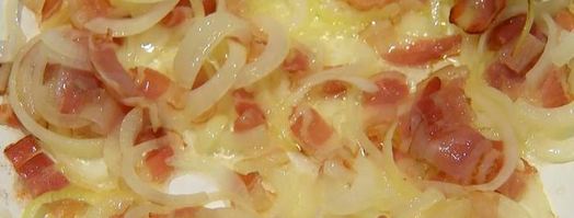 маффины с карамелизированным луком, беконом и зеленым горошком. Шаг 5