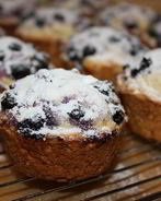 Маффины с рикоттой и смородиной