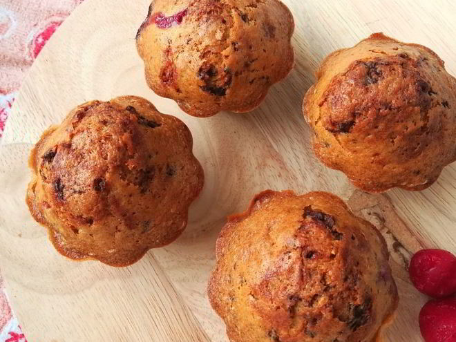 Рецепт маффинов с шоколадом и вишней