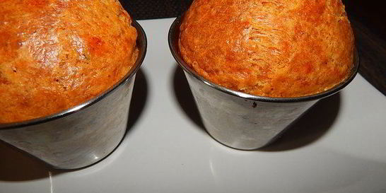 Маффины с запеченными томатами и сыром